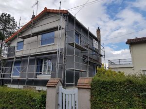 2- pose de l'isolants. Crédits : Rénové