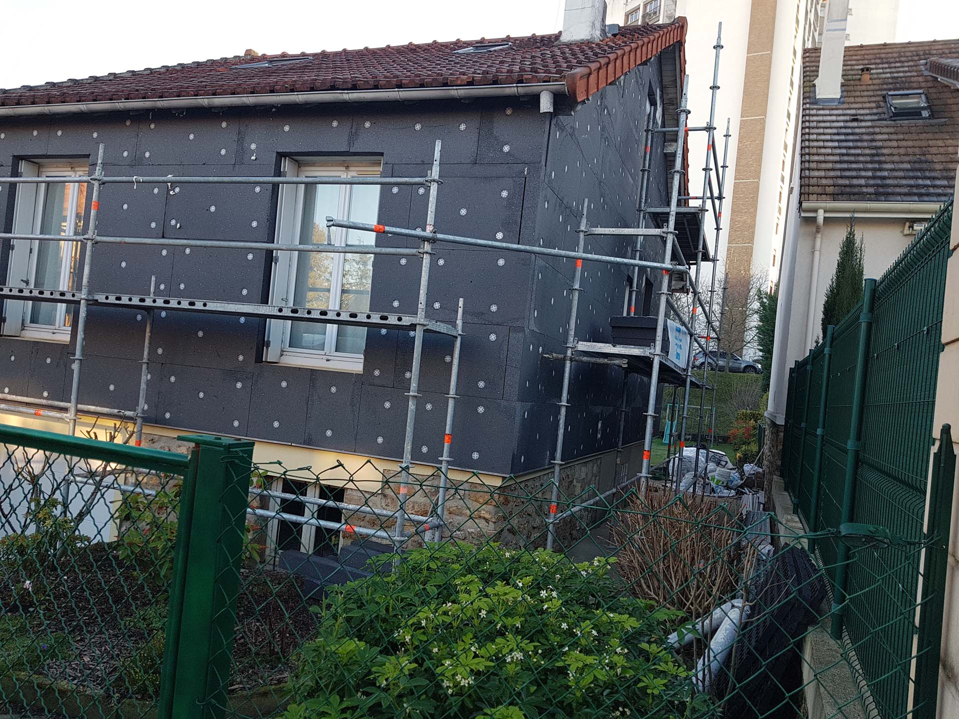 3 - pose de l'isolant et chevillage